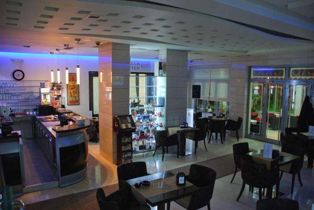 Hotel Comfort 티라나 레스토랑 사진